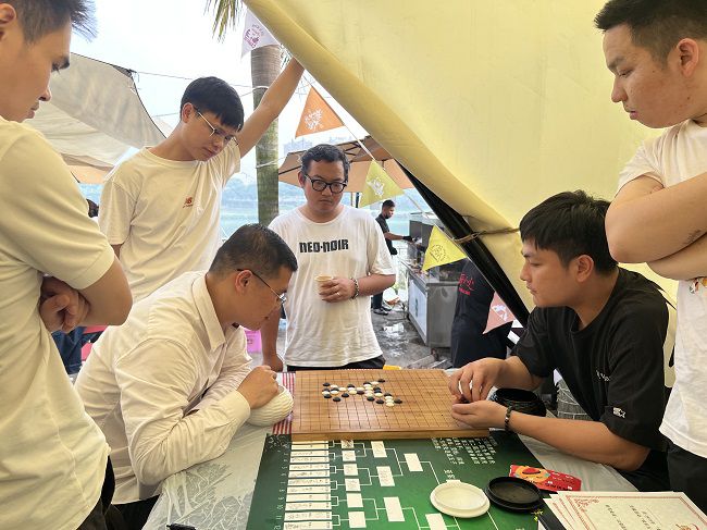 五子棋比賽現(xiàn)場。楊鈺 攝（2）.jpg